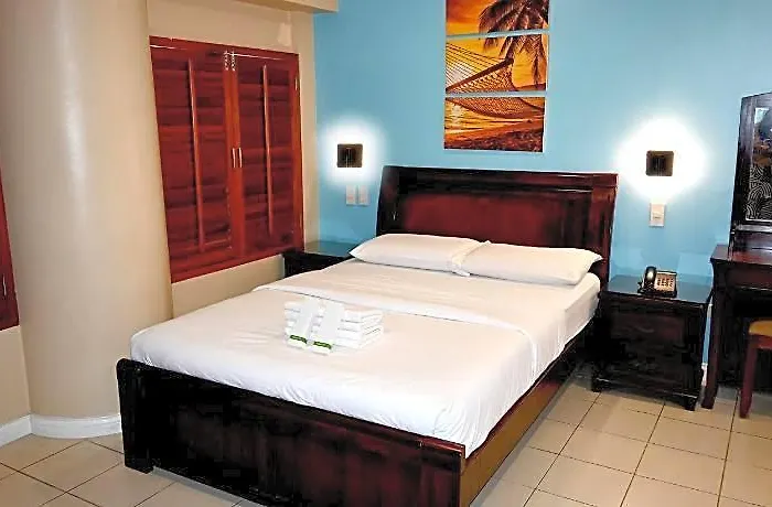 Hotel Plaza By Hiverooms 3*